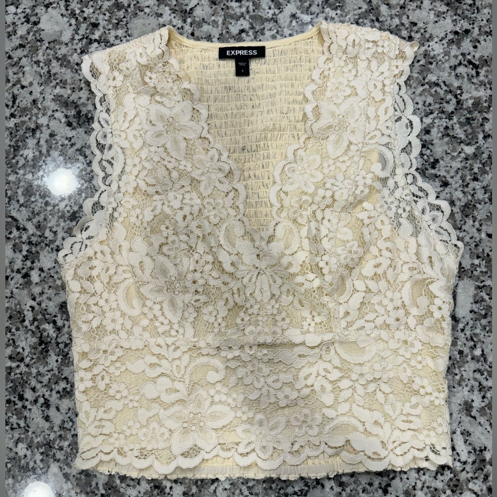 Express lace V-neck tank top. Gently used. Size small.